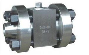 �������y